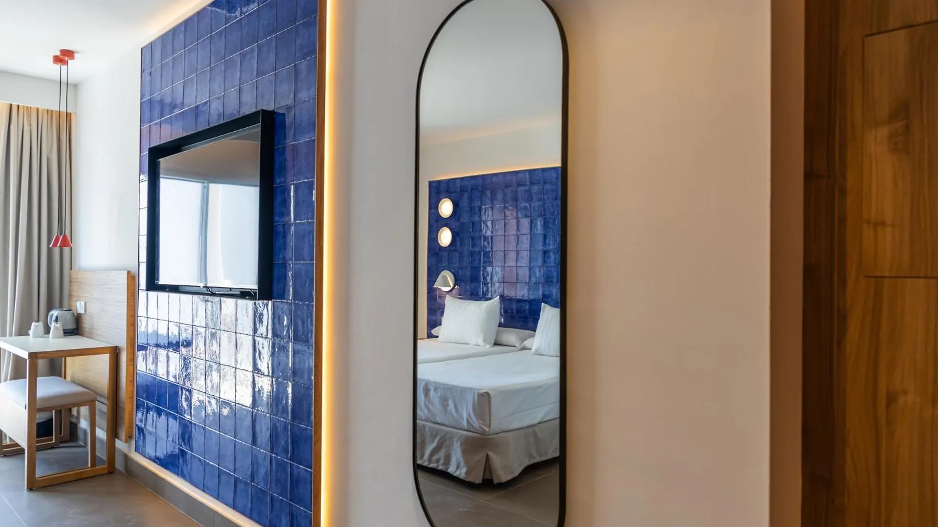 Hotel Perla Marina Nerja 4*,
