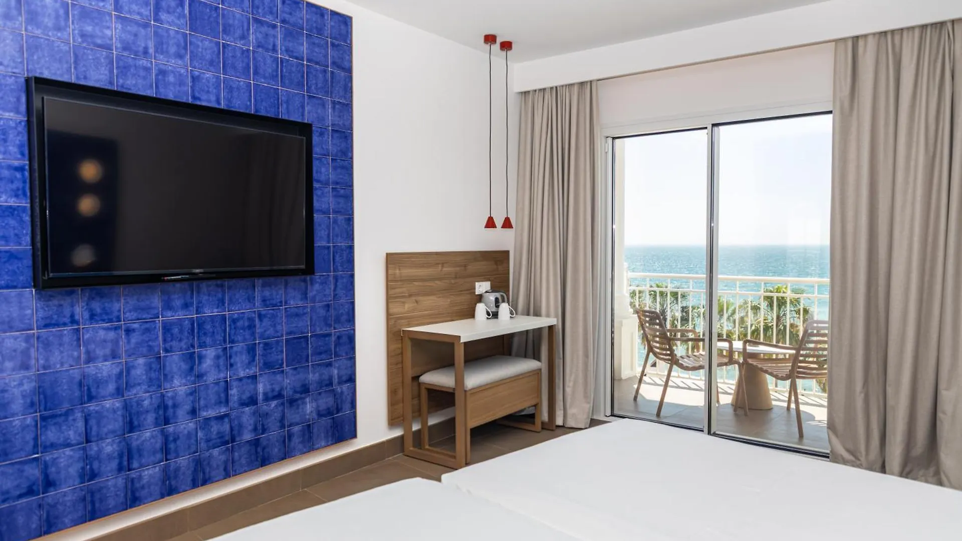 Perla Marina Hotell Nerja 4*,
